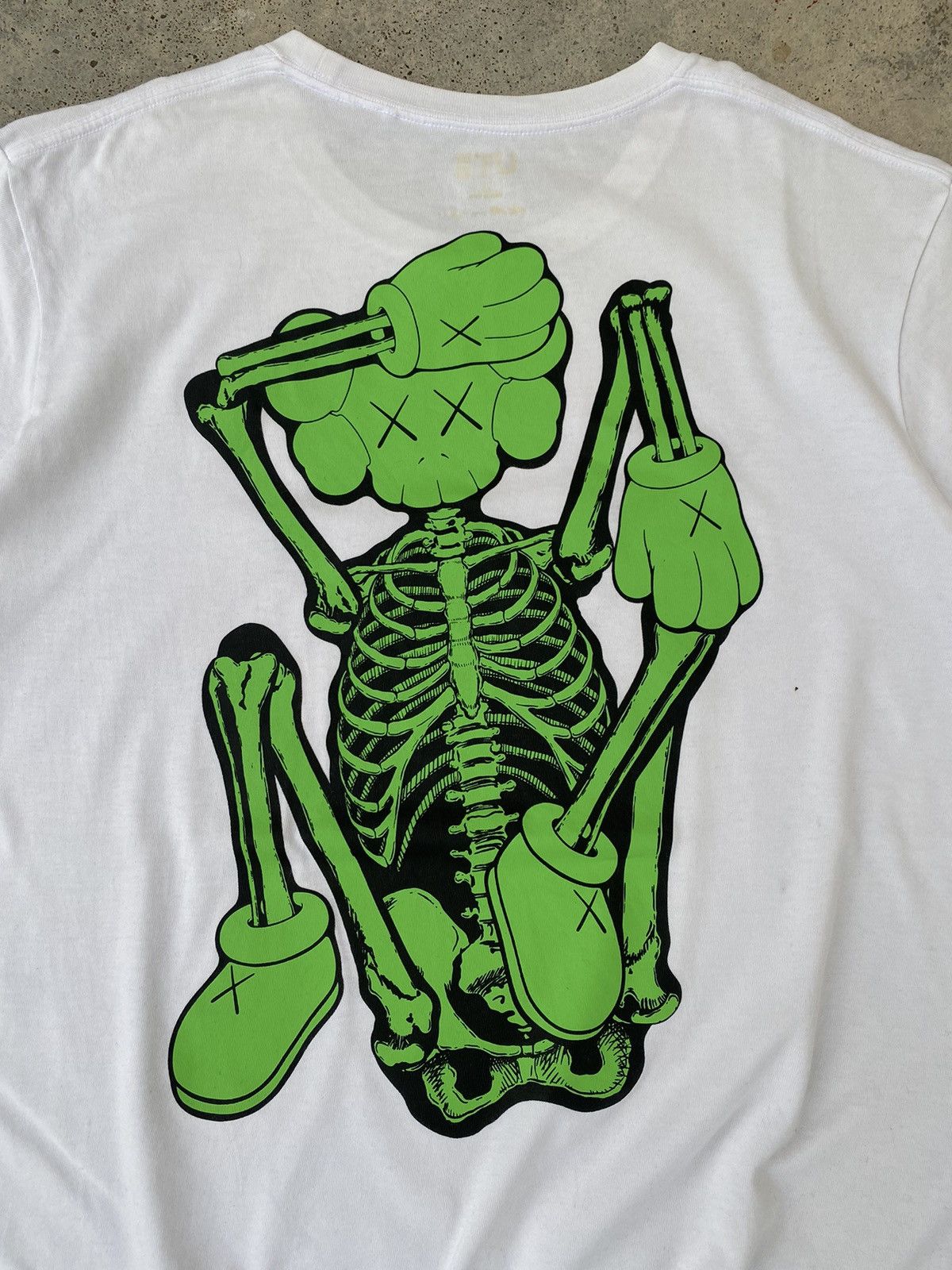 Japanese Brand 2000s Uniqlo KAWS Skeleton Caricature Tees Size US L / EU 52-54 / 3 - 2 Thumbnail