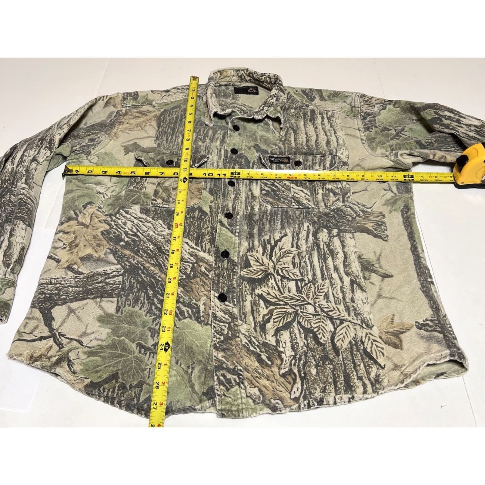 Realtree VTG Rattlers Brand Realtree Camo Chamois Hunting Shirt Mens L USA Camouflage Folded Collar Button-Up Pockets heavyweight Multicolor Cotton Flannel Size US L / EU 52-54 / 3 - 4 Thumbnail