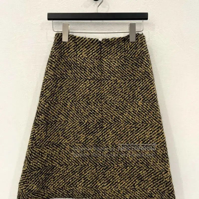 Chanel Chanel S Gold Wool Skirt . Size 23" - 2 Thumbnail