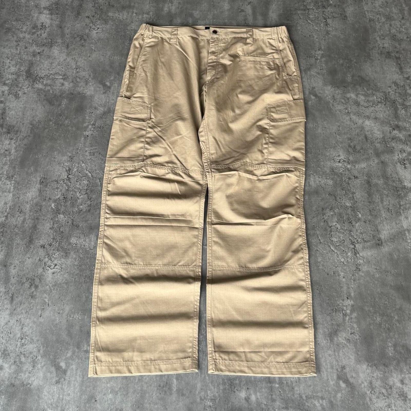 Japanese Brand × Vintage Vintage Carhartt Style Baggy Double Knee Cargo Skater Pants Size US 40 / EU 56 - 1 Thumbnail