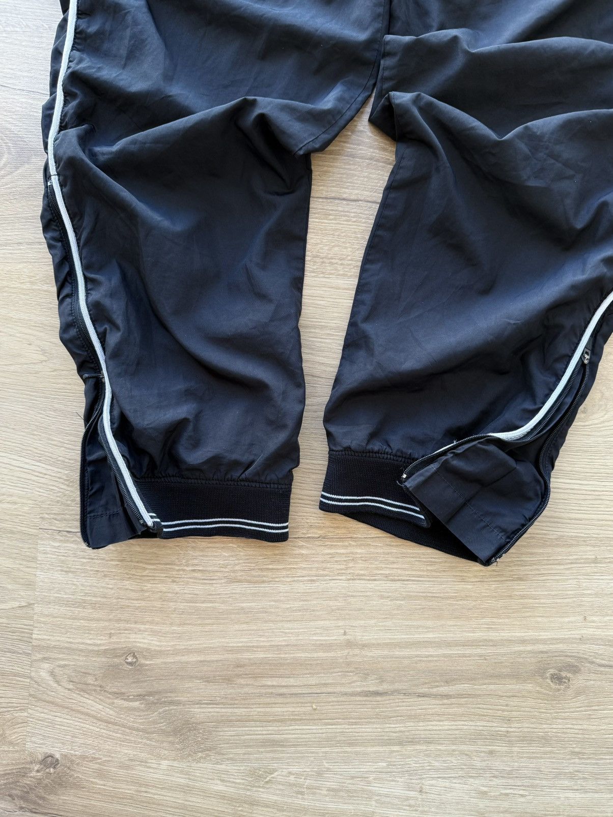 Nike VINTAGE NIKE 90s BLACK NYLON SPORT PANTS CLASSIC STREETWEAR Size US 32 / EU 48 - 11 Thumbnail