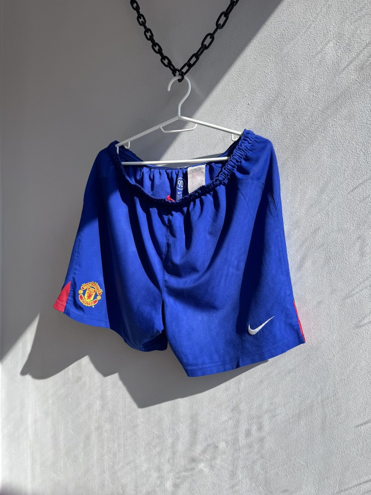 Nike MANCHESTER UNITED 2005 2006 FOOTBALL SOCCER SHORTS JERSEY Size US 36 / EU 52 - 2 Thumbnail