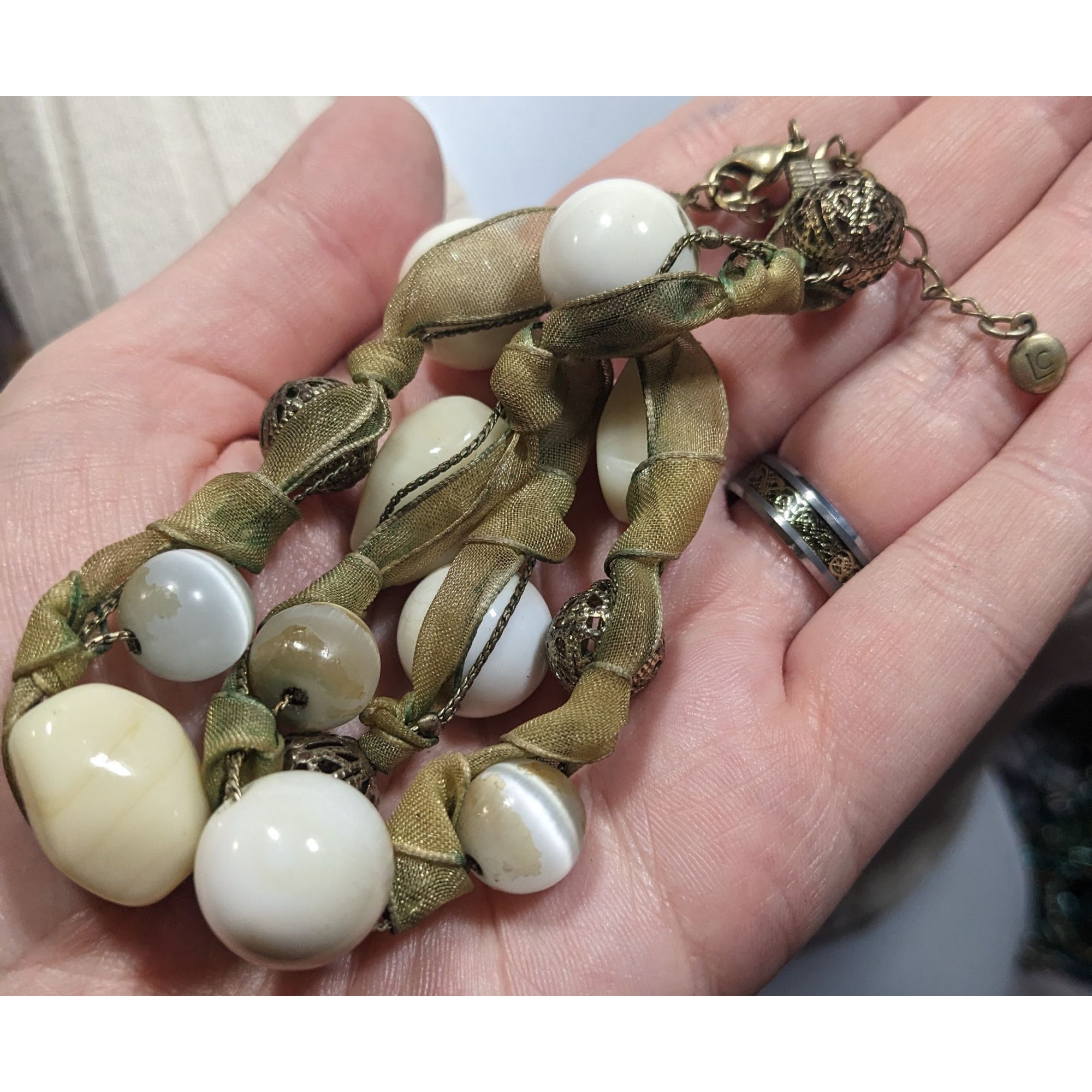 Liz Claiborne Liz Claiborne Beige And White Beaded Ribbon Necklace Size ONE SIZE - 3 Thumbnail