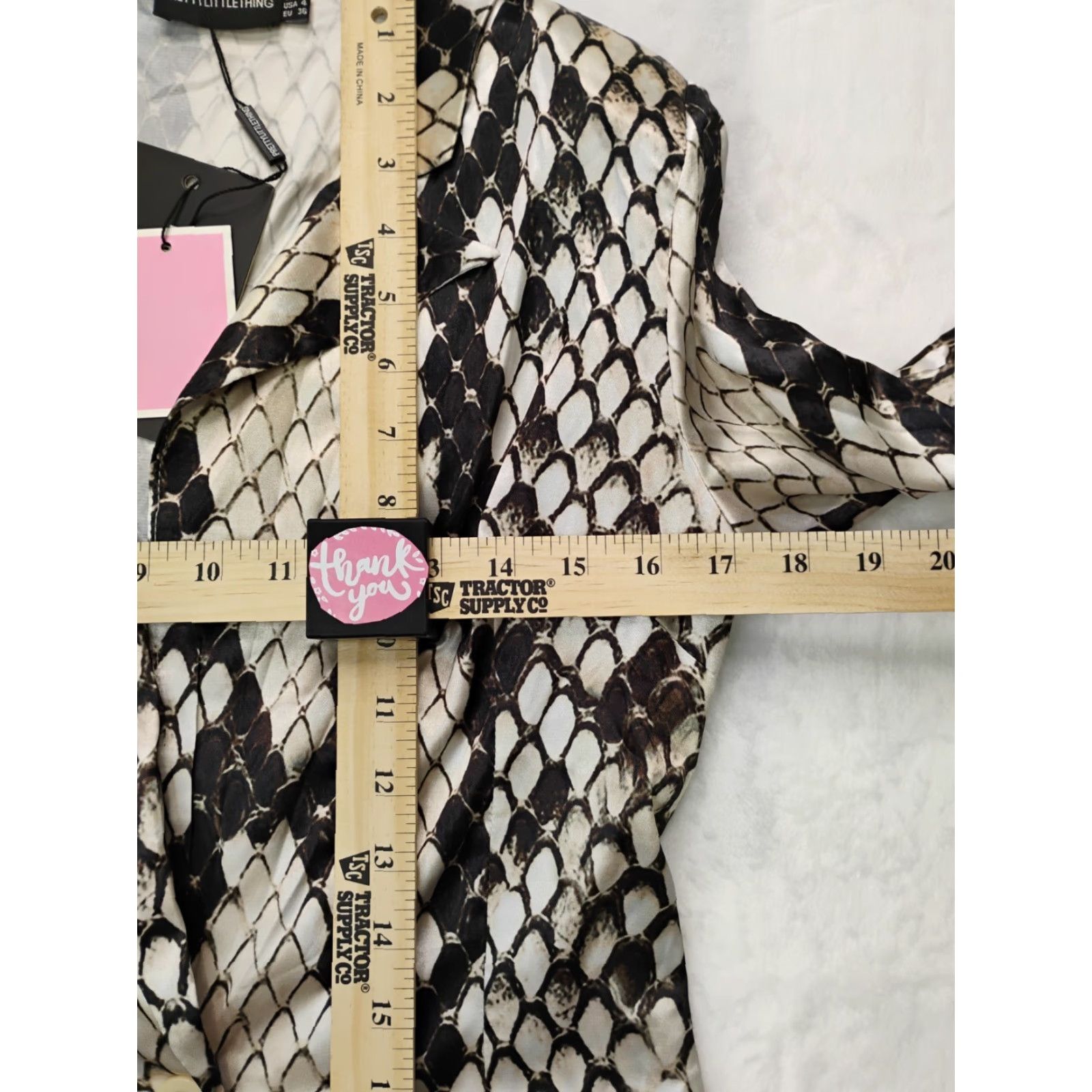 PrettyLittleThing PRETTYLITTLETHING Snake Print Long Sleeve Blazer Dress Gray Satin Knee Length 4 US 8 UK Regular Womens Shoulder Pads Shoes? No footwear. Size S / US 4 / IT 40 - 3 Thumbnail