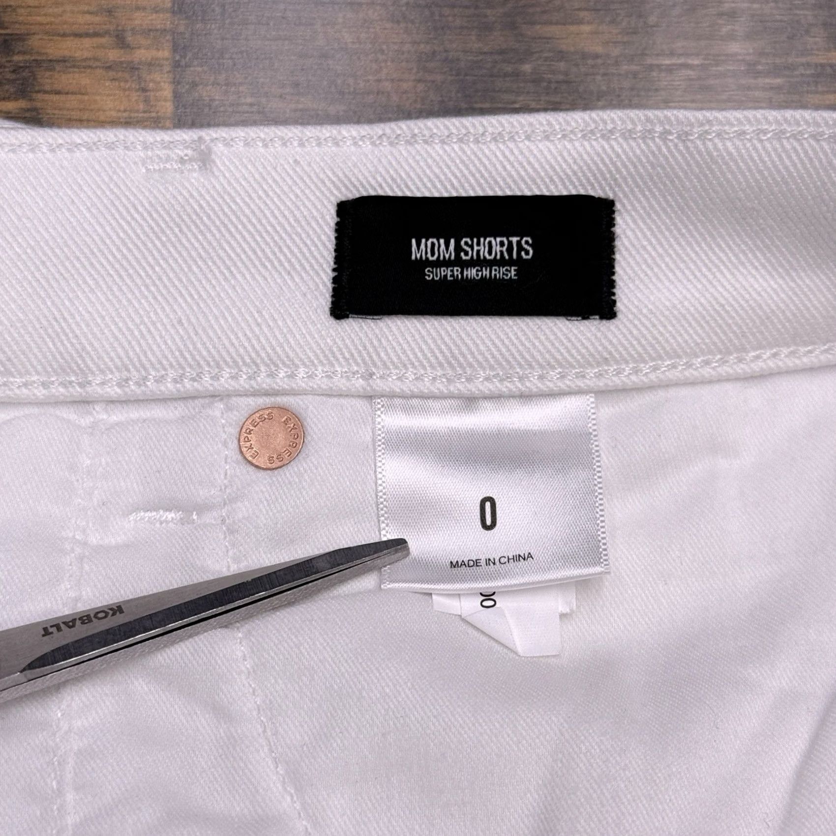Express Express Short White Super High Rise Stretch Mom Denim 0 Wool? Size 25" / US 0 / IT 36 - 4 Thumbnail