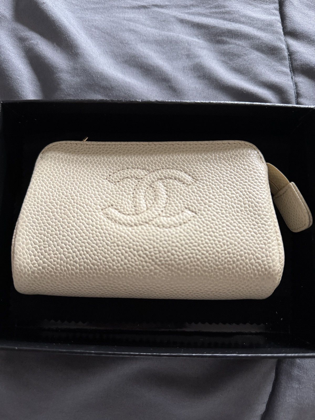 Chanel Chanel CC Logo Caviar Leather Zippered Wallet Size ONE SIZE - 2 Thumbnail