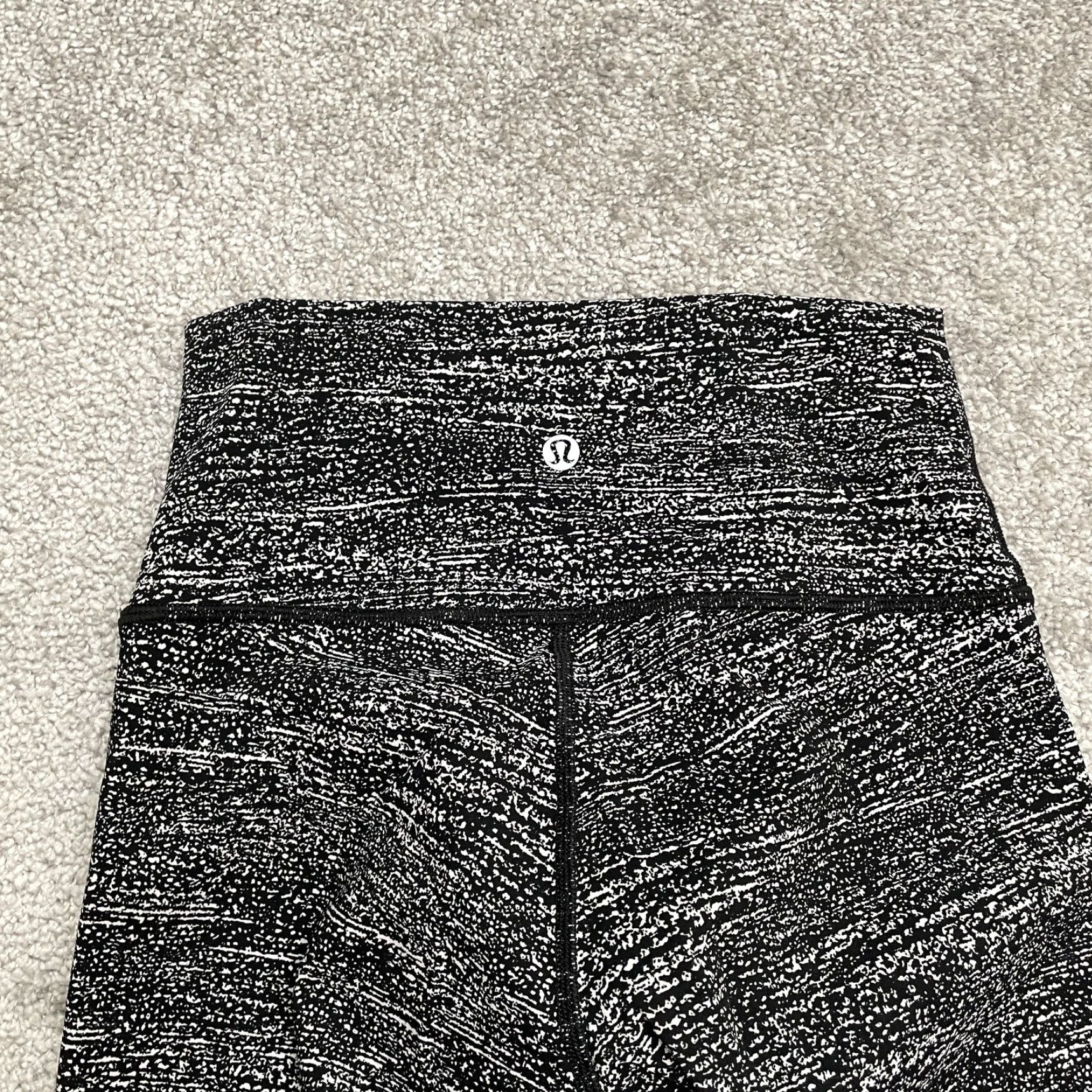 Lululemon Lululemon Athletica Crop Leggings Womens 4 Black Patterned Active 22x16.5 Size 27" / US 4 / IT 40 - 3 Thumbnail