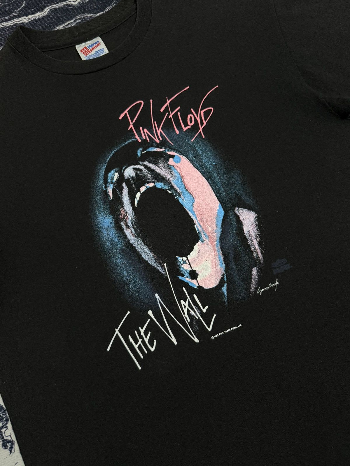 Band Tees Vintage pink floyd the wall 1982 gerard scarfe tshirt Size US XL / EU 56 / 4 - 7 Thumbnail
