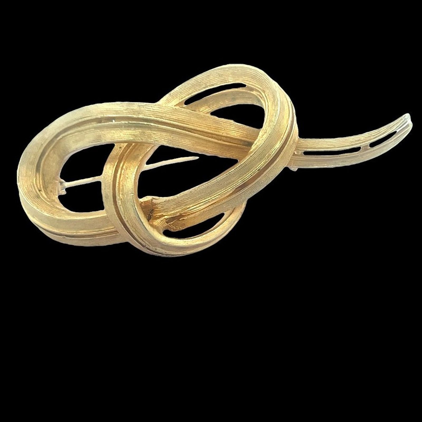 & Other Stories Vintage Signed - Coro - Goldtone Love Knot Design Brooch Pin Size ONE SIZE - 1 Thumbnail