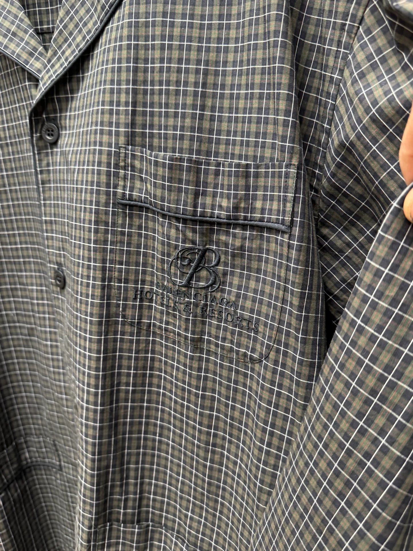 Balenciaga 2020 Balenciaga ‘Hotels & Resorts’ Pyjama Shirt Size US L / EU 52-54 / 3 - 2 Thumbnail