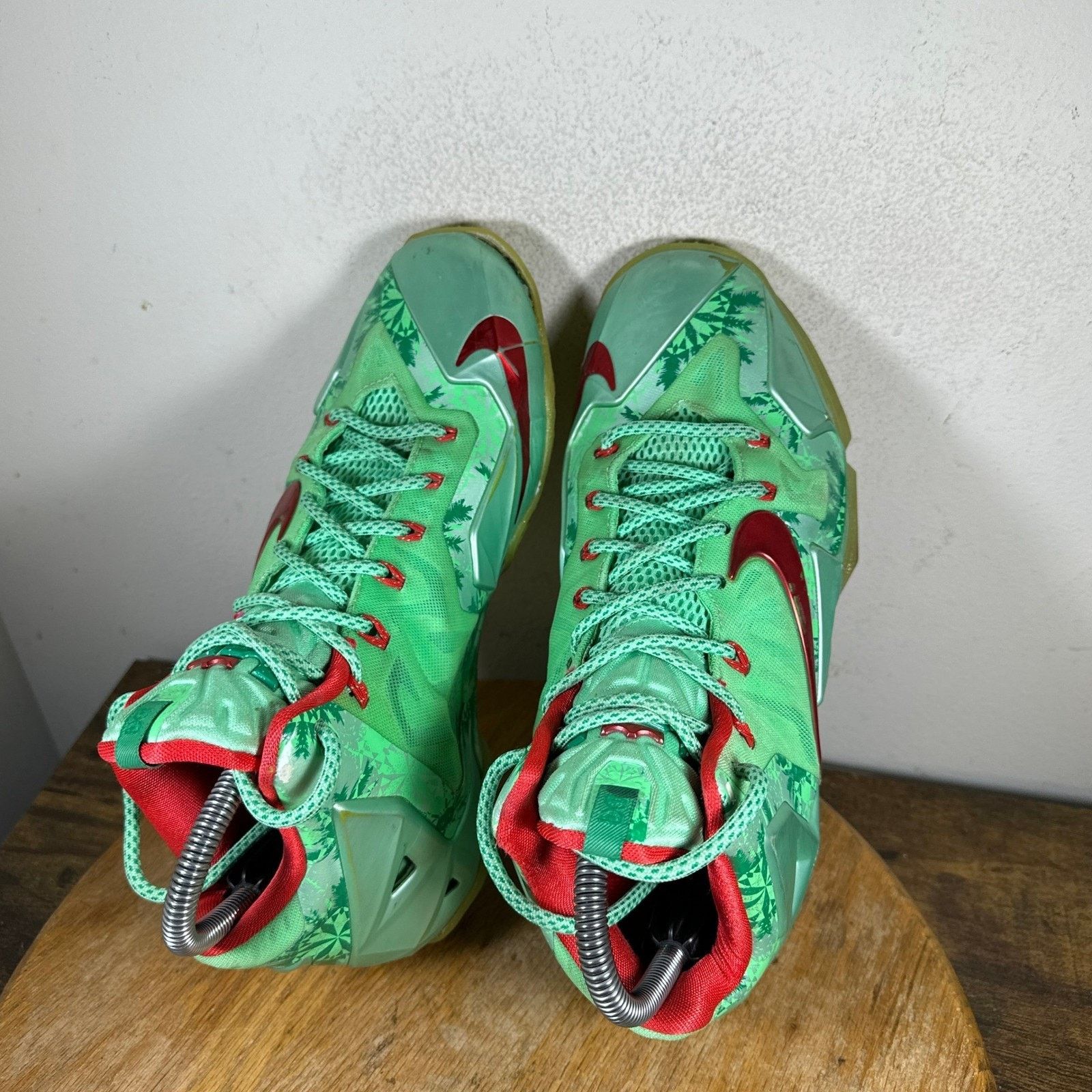 Nike Nike LeBron 11 Low Christmas Men's Size 8 Shoes 616175-301 Size US 8 / EU 41 - 4 Thumbnail