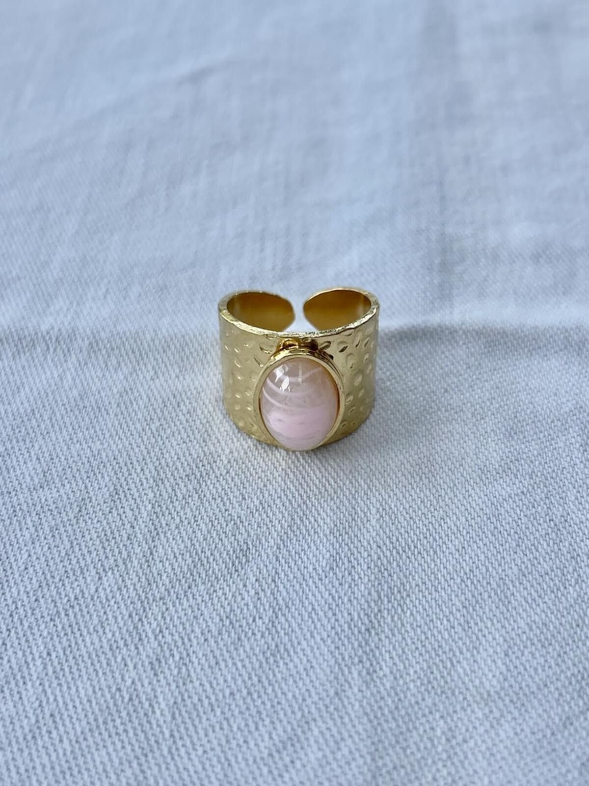 Other Gold plated pink oval gemstone statement vintage style ring Size ONE SIZE - 1 Thumbnail