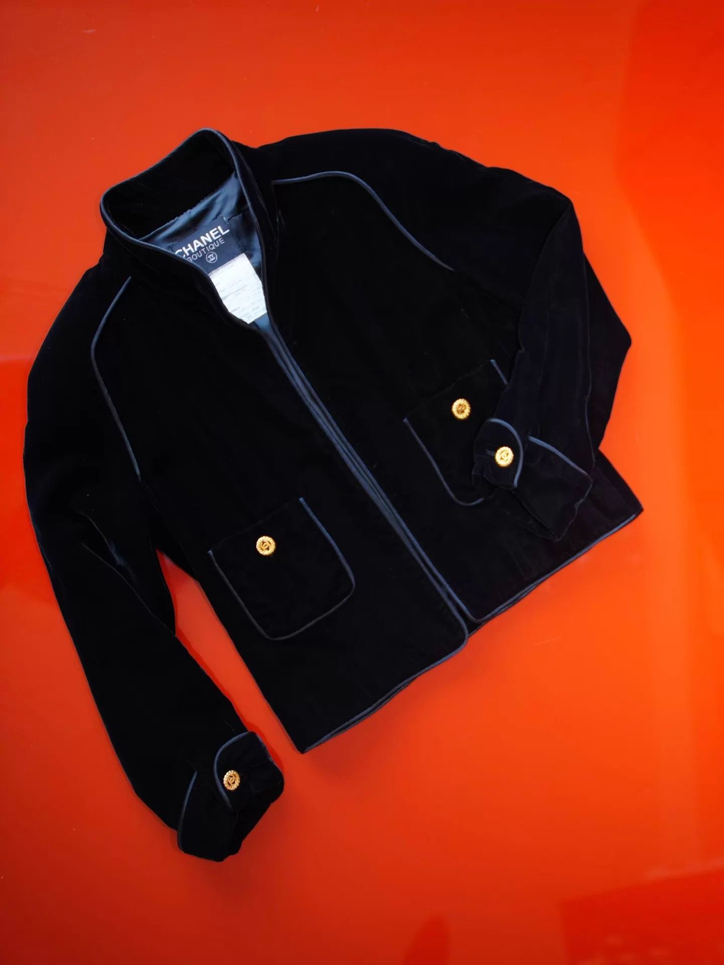 Chanel Chanel 1984 Silk Velvet Blazer Women's Black & Gold Vogue Size XS / US 0-2 / IT 36-38 - 4 Thumbnail