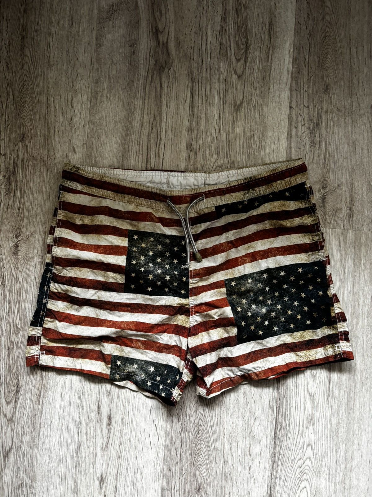MC2 Saint Barth rare MC2 Saint Barth American Flag beach shorts Size US 36 / EU 52 - 1 Thumbnail