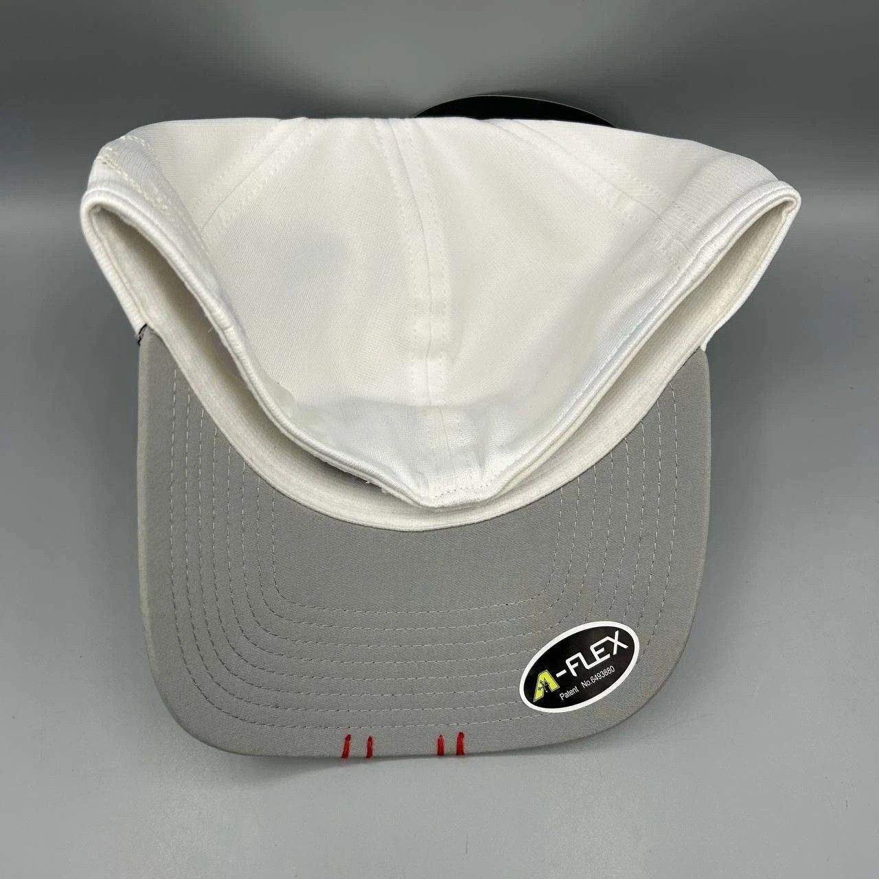 Greg Norman Greg Norman Golf M-L Attack Life Embroidered Stretch Fitted Size ONE SIZE - 7 Thumbnail