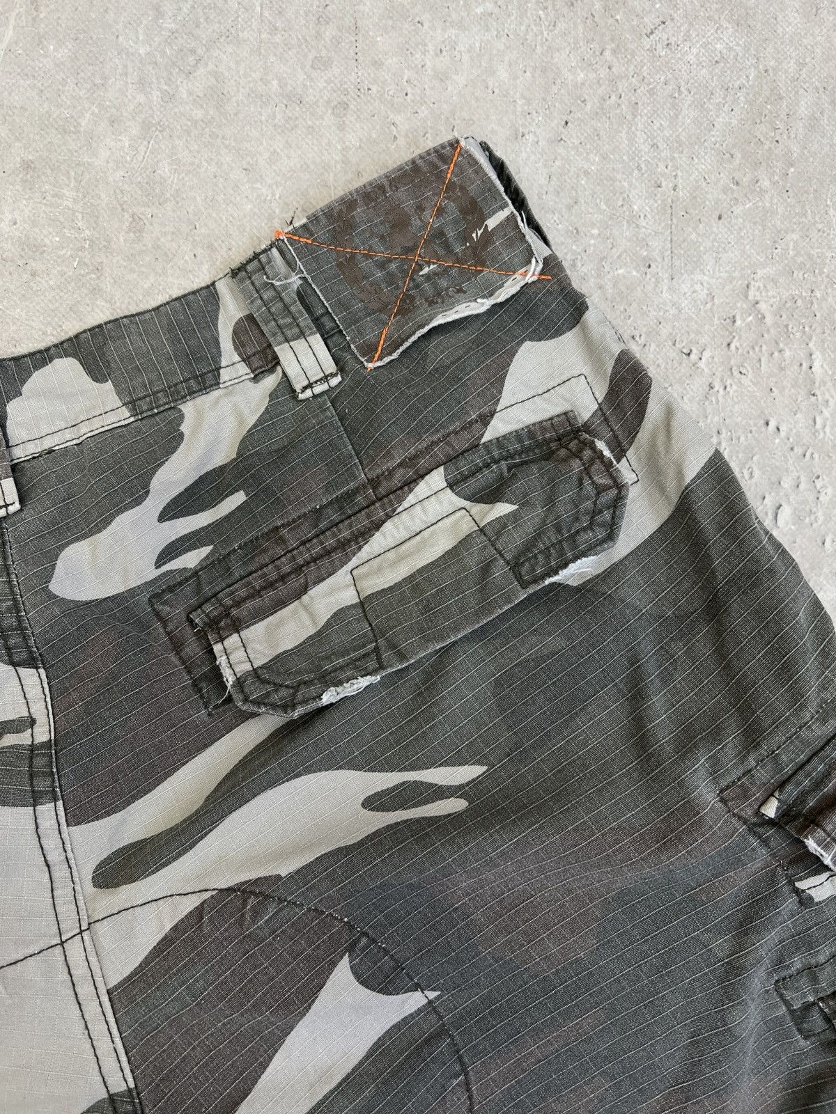 Carhartt Camo Cargo Shorts Military Streetwear Casual Fit Carhartt Size US 32 / EU 48 - 9 Thumbnail