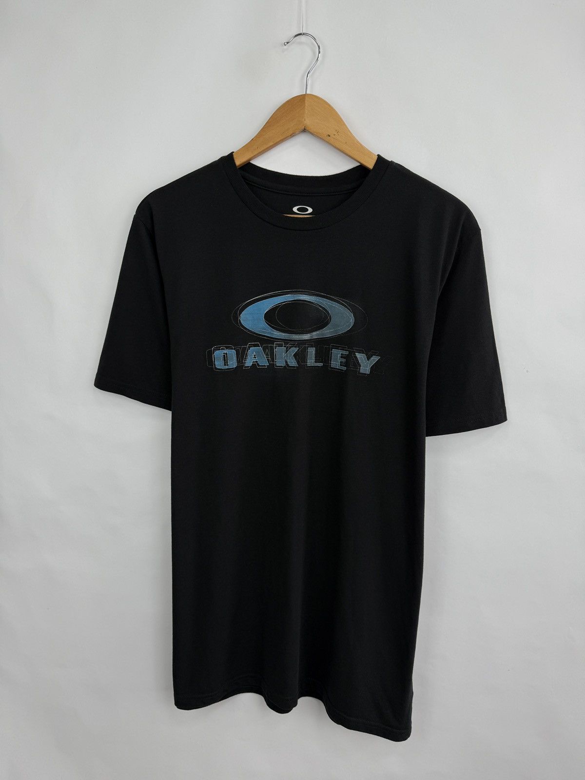 Oakley 🇺🇸 Vintage Y2K Oakley Big Logo T-Shirt Rare Retro Hype Y2K Size US L / EU 52-54 / 3 - 3 Thumbnail