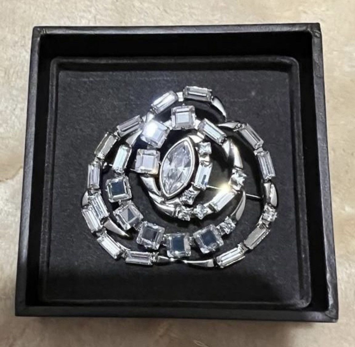 Gucci limited Edition Gucci Rhodium GG Played Crystal brooch Size ONE SIZE - 2 Thumbnail