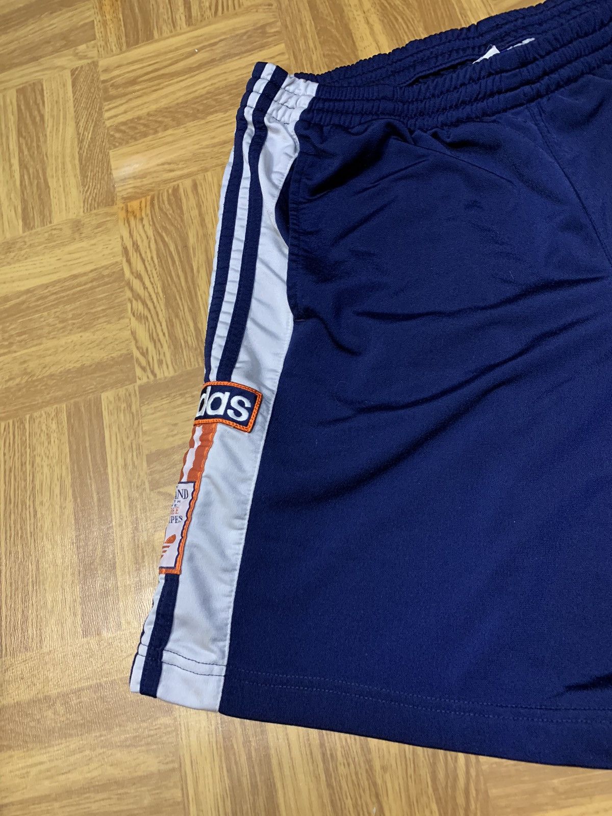 Adidas × Vintage Adidas Vintage Shorts Button Size M Navy Y2K Big Logo Size US 32 / EU 48 - 4 Thumbnail