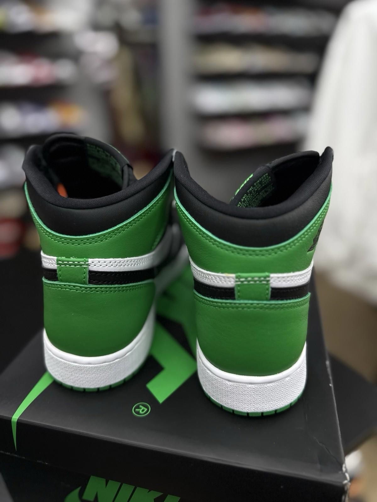 Jordan Brand Nike Air Jordan 1 Retro High OG "Lucky Green" (GS) 6Y/7.5W Size US 6 / EU 39 - 8 Thumbnail