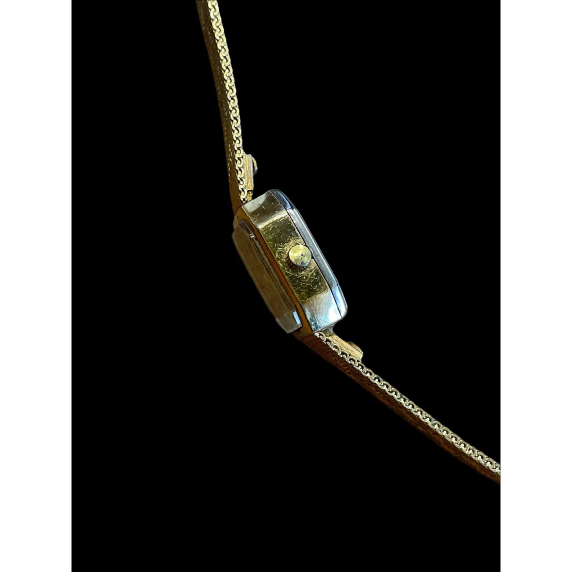 Vintage Armitron E. Gluck Corp 25/4136 Gold Tone Quartz Movement Lad Size ONE SIZE - 9 Thumbnail