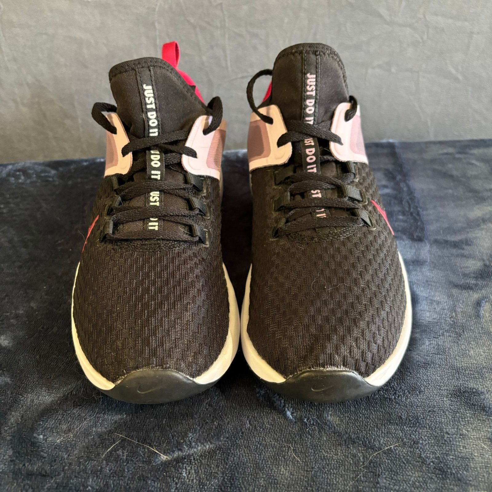 Nike Nike Air Max Bella TR 2 Valentines Womens 8 Athletic Running Size US 8 / IT 38 - 9 Thumbnail