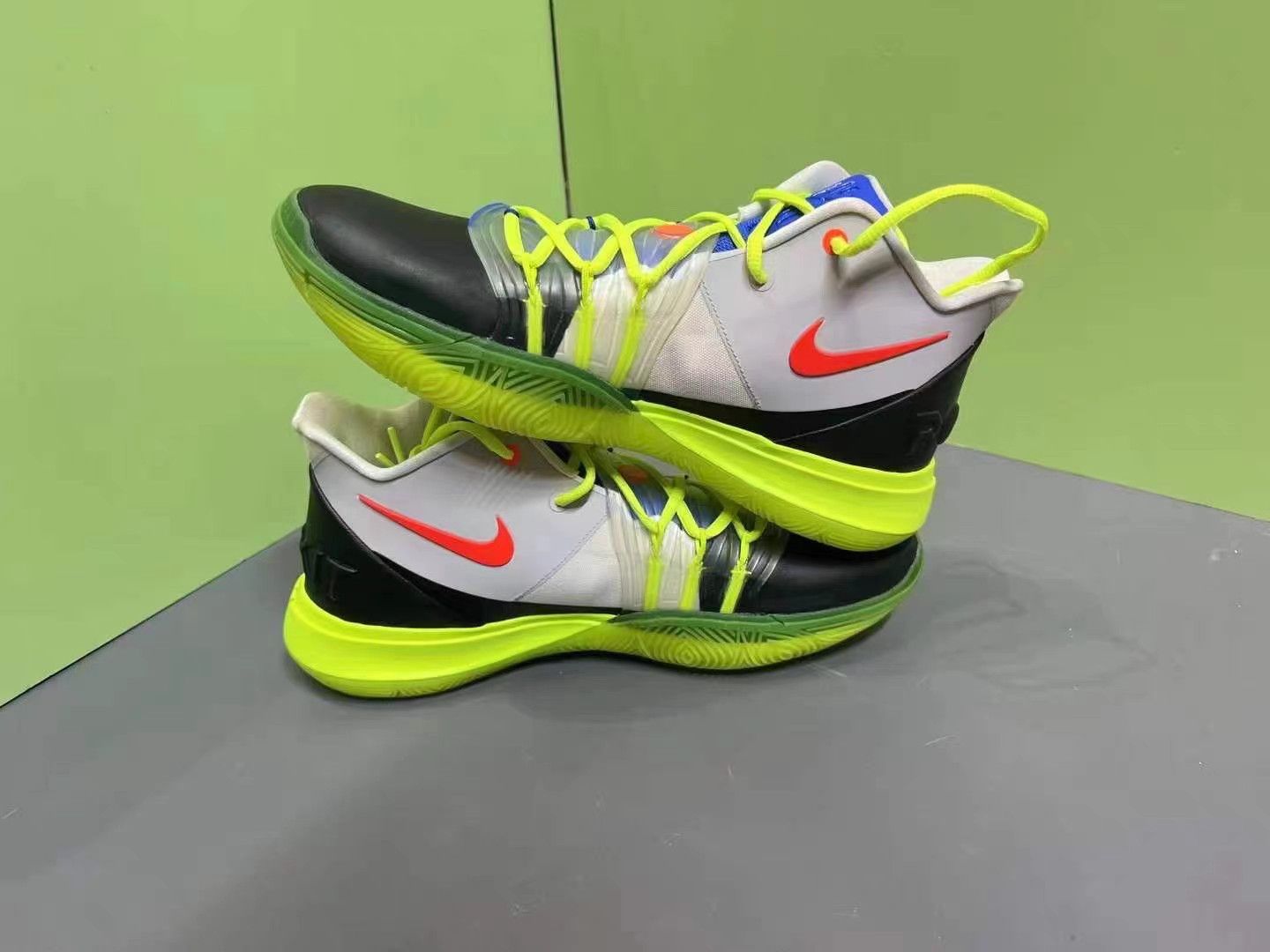 Nike Nike Kyrie 5 Basketball Shoes K15 Size US 12 / EU 45 - 1 Thumbnail