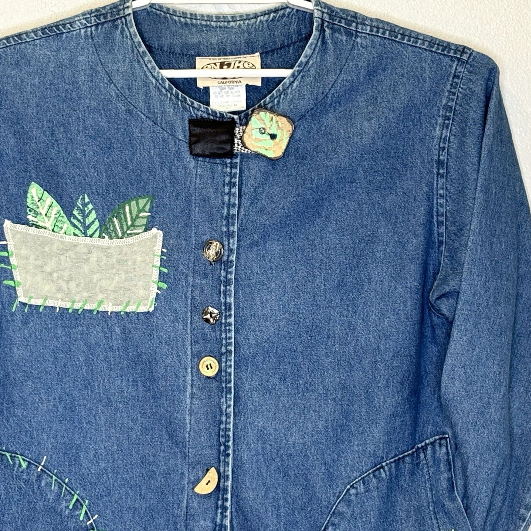 Vintage VINTAGE On the Rocks Womens Artsy Jean Jacket Medium Button Front Collarless USA Denim Jacket Blue 20" Armpit to Armpit 28" Length Mens Girls Womens Size 32" / US 10 / IT 46 - 2 Thumbnail