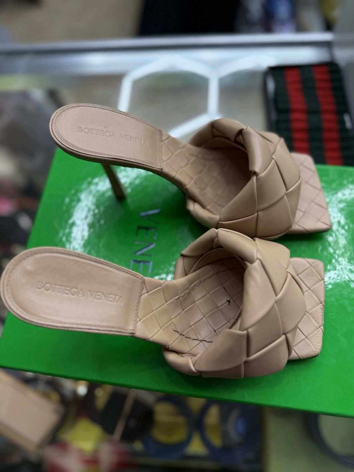 Bottega Veneta Bottega Veneta Womens Lido Leather Woven Sandals 38.5 $1270 Size US 8.5 / IT 38.5 - 12 Thumbnail