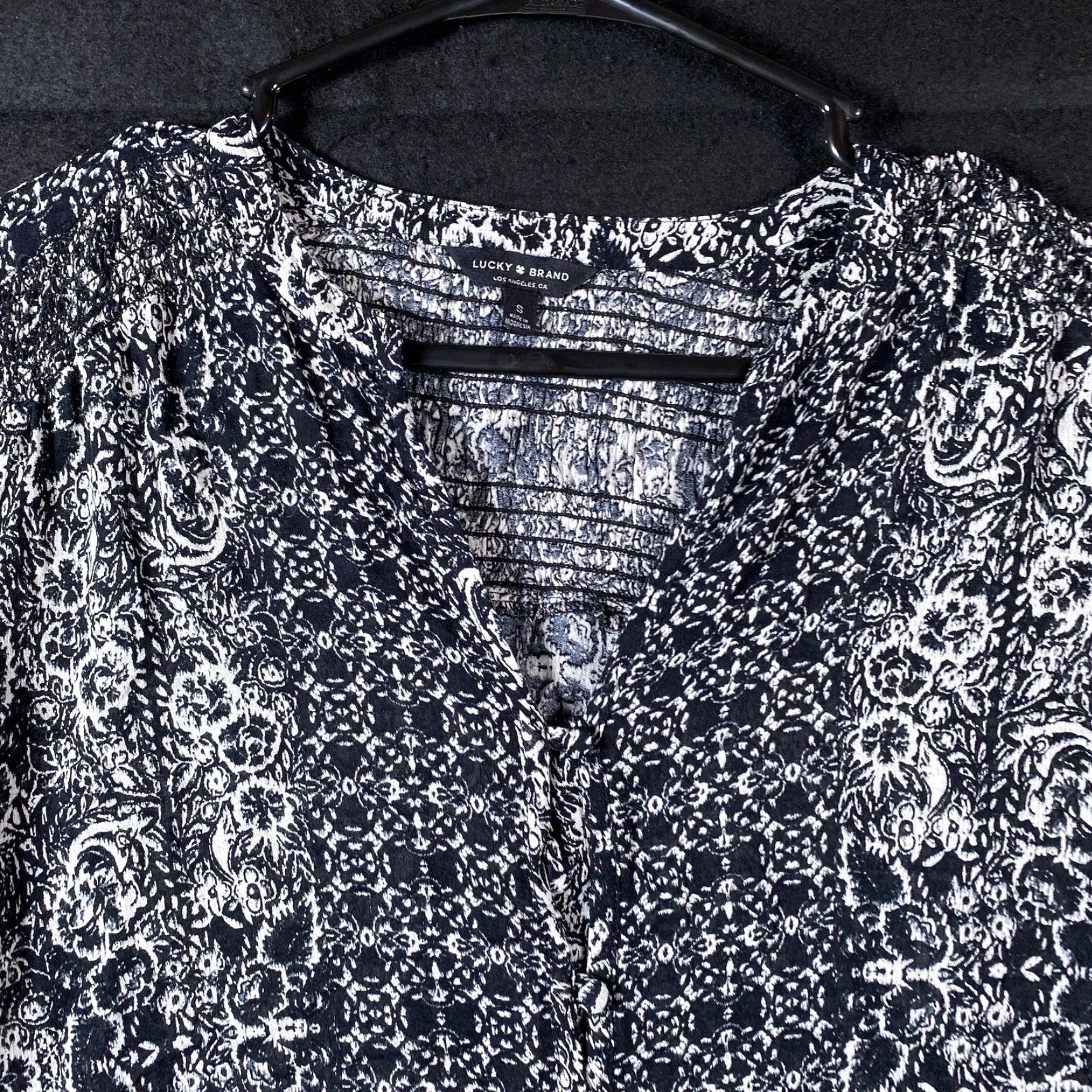 Lucky Brand Lucky Brand Blouse Womens Floral V-Neck Sheer Chiffon Hook Loop Small Black White Boho Casual Shirt Womens XS/S Size S / US 4 / IT 40 - 2 Thumbnail