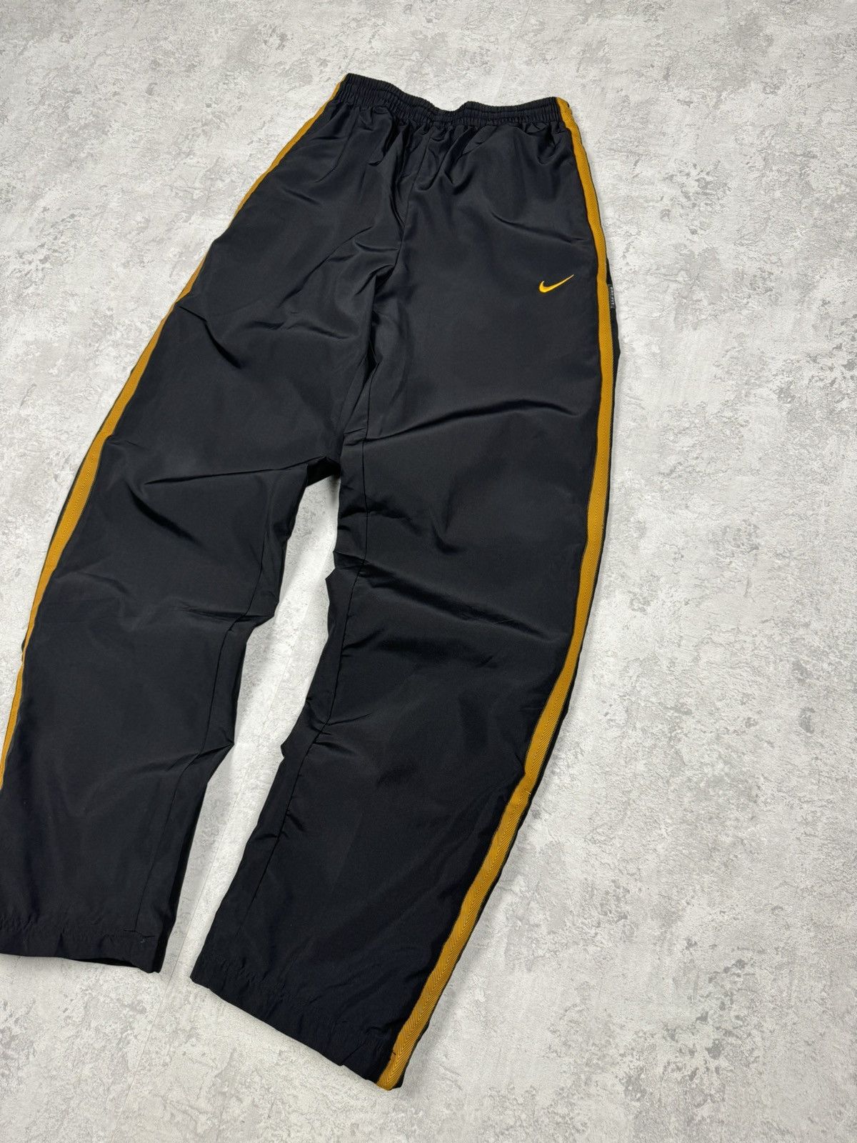 Nike Vintage Nike Y2K Streetwear Sportswear Track Pants Size M Size US 32 / EU 48 - 3 Thumbnail