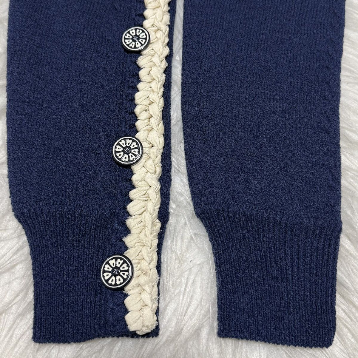 Chanel Authentic Chanel COCO button long sleeve knit sweater 38 Size XS / US 0-2 / IT 36-38 - 11 Thumbnail