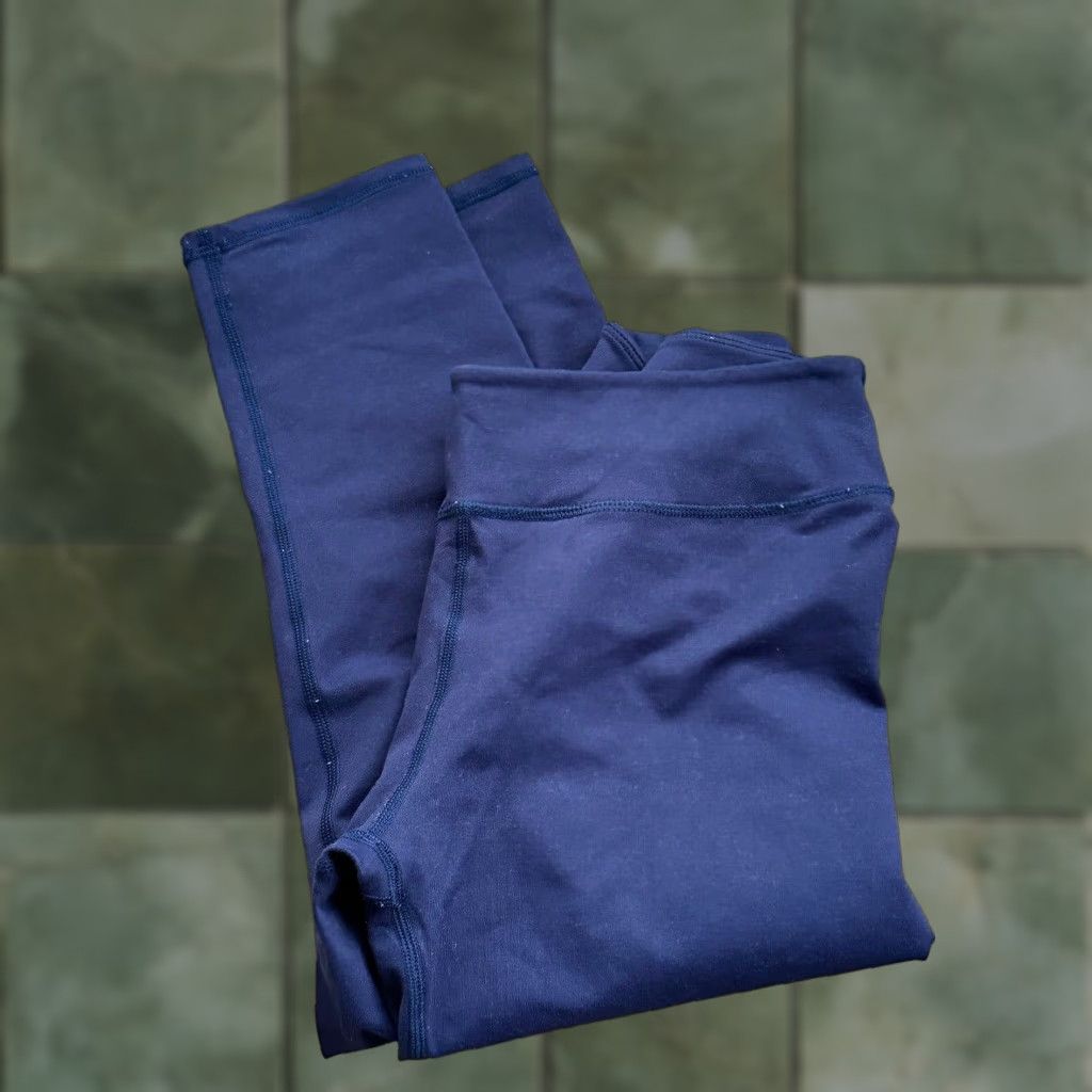 Fabletics Fabletics Capri Leggings Woman's Blue Size Medium Size 32" / US 10 / IT 46 - 1 Thumbnail