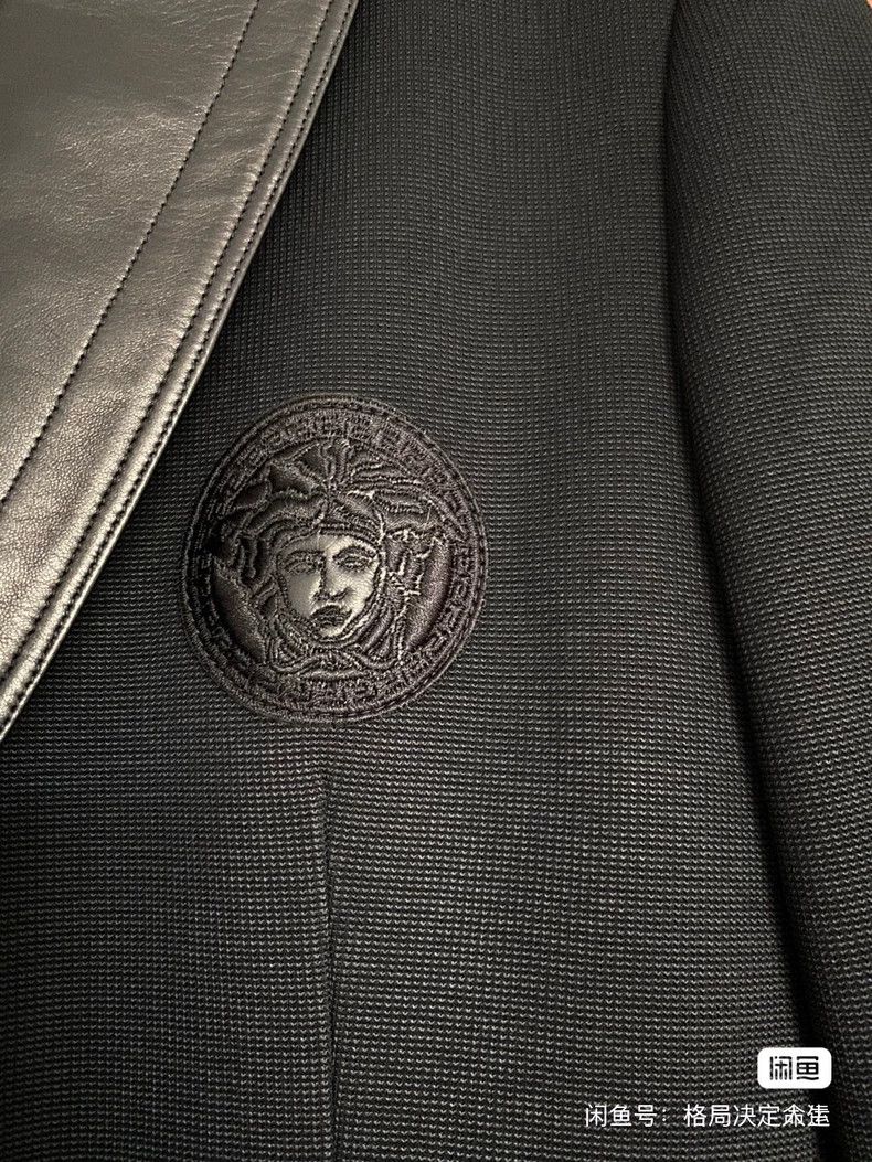 Versace Versace Top limited edition single jacket Size US S / EU 44-46 / 1 - 5 Thumbnail