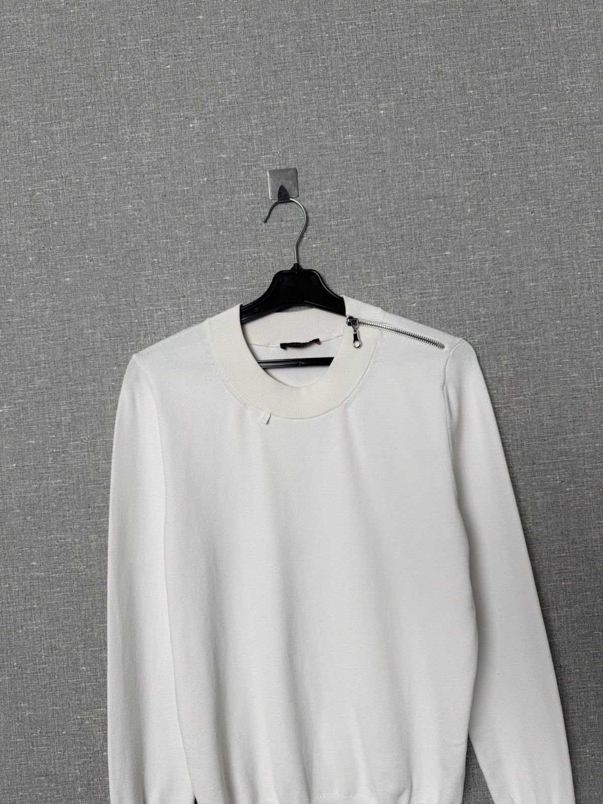 Louis Vuitton Louis Vuitton Uniforms Sweater White With Shoulder Zipper Size M / US 6-8 / IT 42-44 - 2 Thumbnail