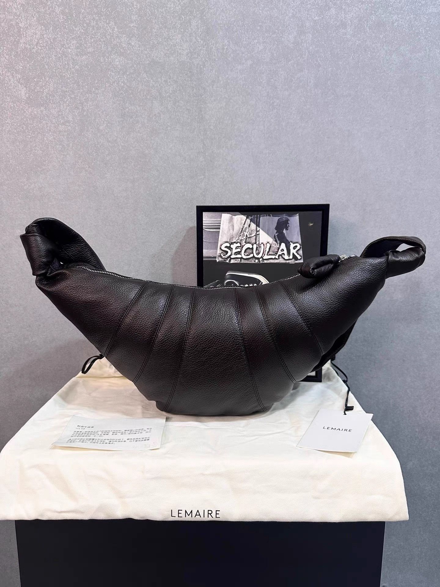 Lemaire Lemaire Medium Dark Chocolate Cowhide Croissant Bag K34 Size ONE SIZE - 1 Thumbnail