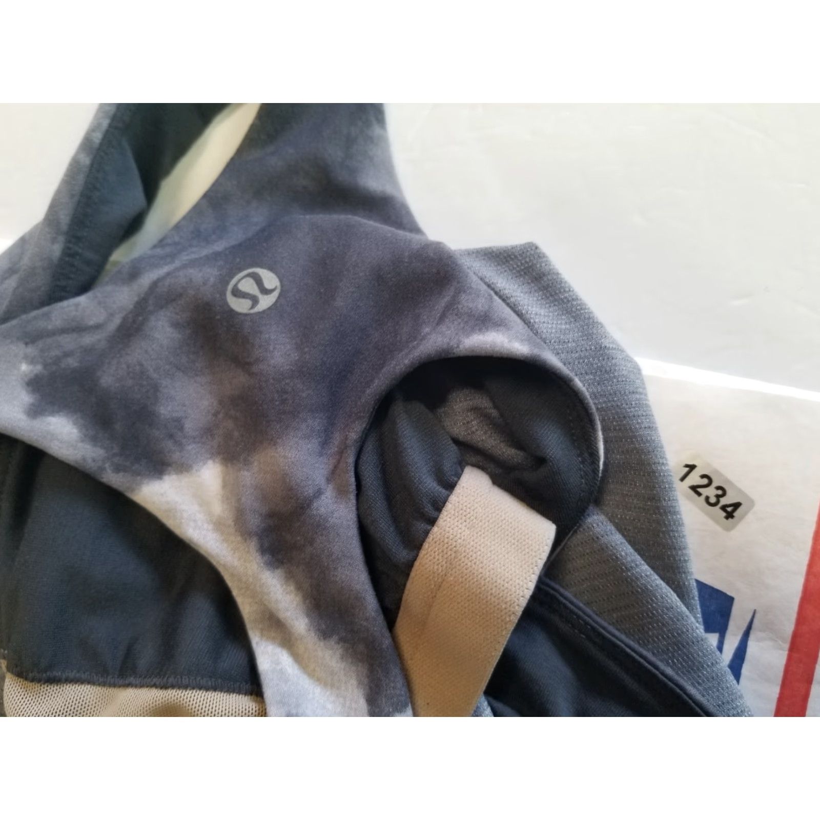 Lululemon Lululemon Tank Top Built-In Bra Gray Size 8 Women Activewear Non Padded Tank Top Size M / US 6-8 / IT 42-44 - 8 Thumbnail