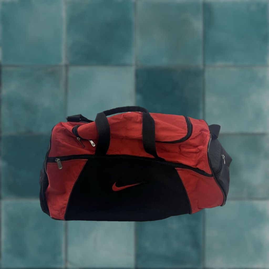 Nike VINTAGE Nike Duffle Bag Crossbody Strap Nylon Red PocketS Shoe Compartment Training Bag Unisex Adults Duffle Athleisure Casual Travel Large Size ONE SIZE - 1 Thumbnail