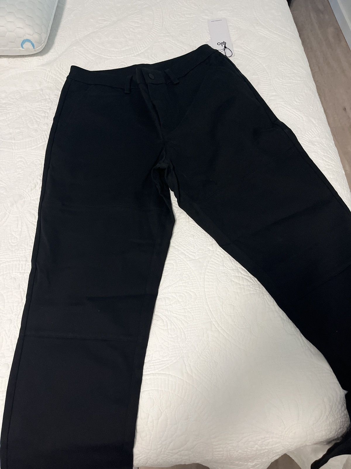 Alo Black Alo Pants never worn Size US 33 - 1 Thumbnail