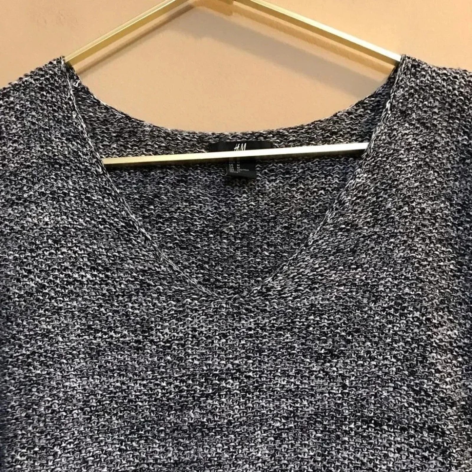 H&M H&M Womens Sz M Marled V-Neck Long Sleeve Sweater Black Grey Size M / US 6-8 / IT 42-44 - 2 Thumbnail