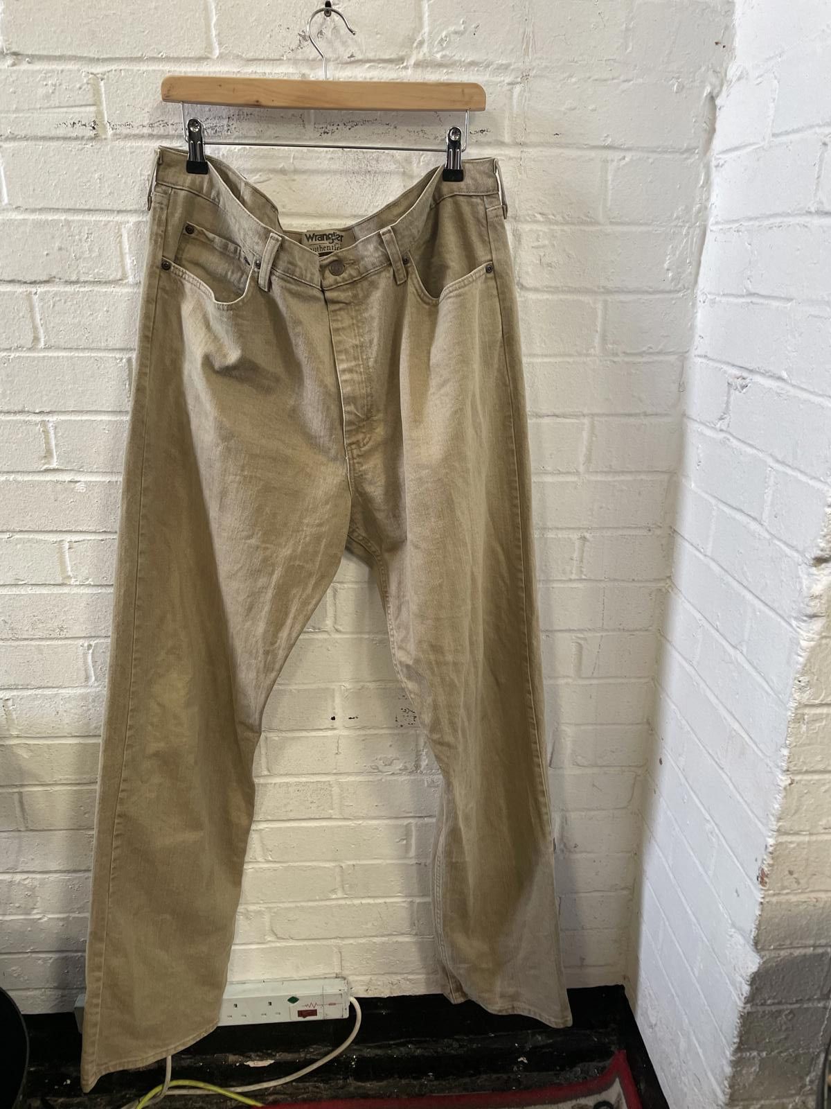 Wrangler Wrangler Authentic Men's Jeans Khaki 38x33 Size US 38 / EU 54 - 1 Thumbnail