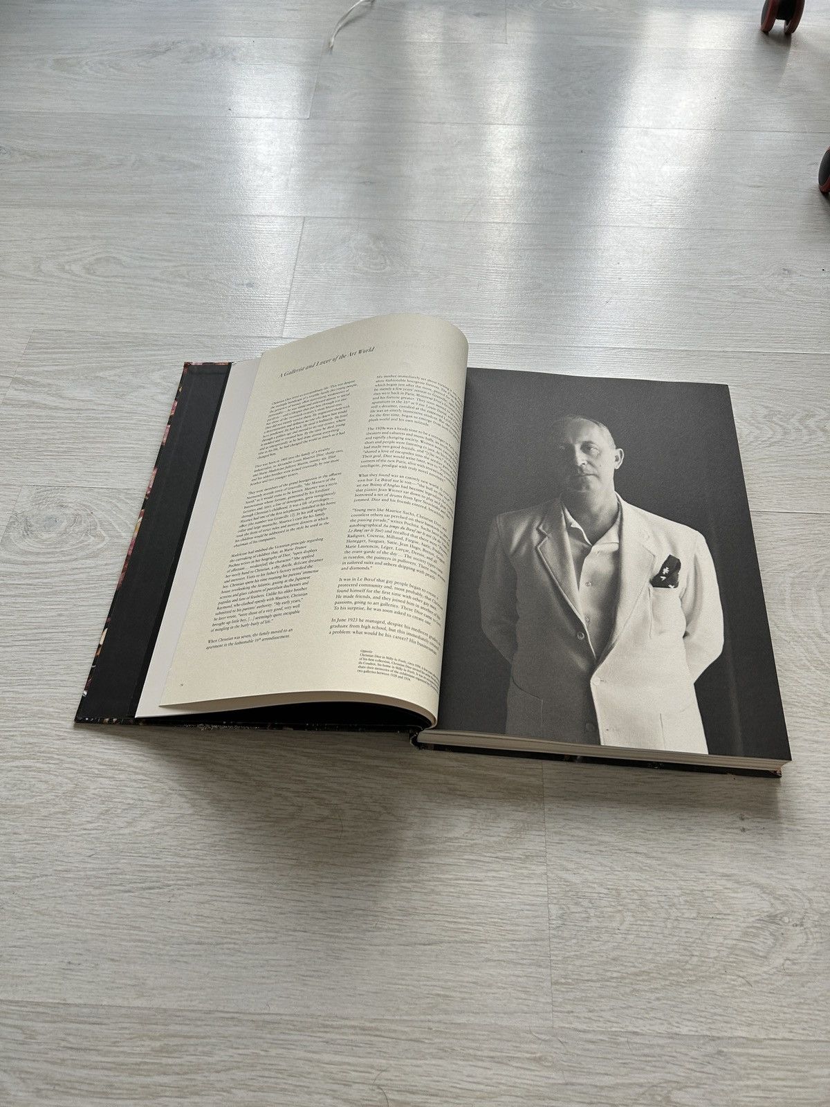 Dior Dior “The Perfumes” Book Size ONE SIZE - 4 Thumbnail