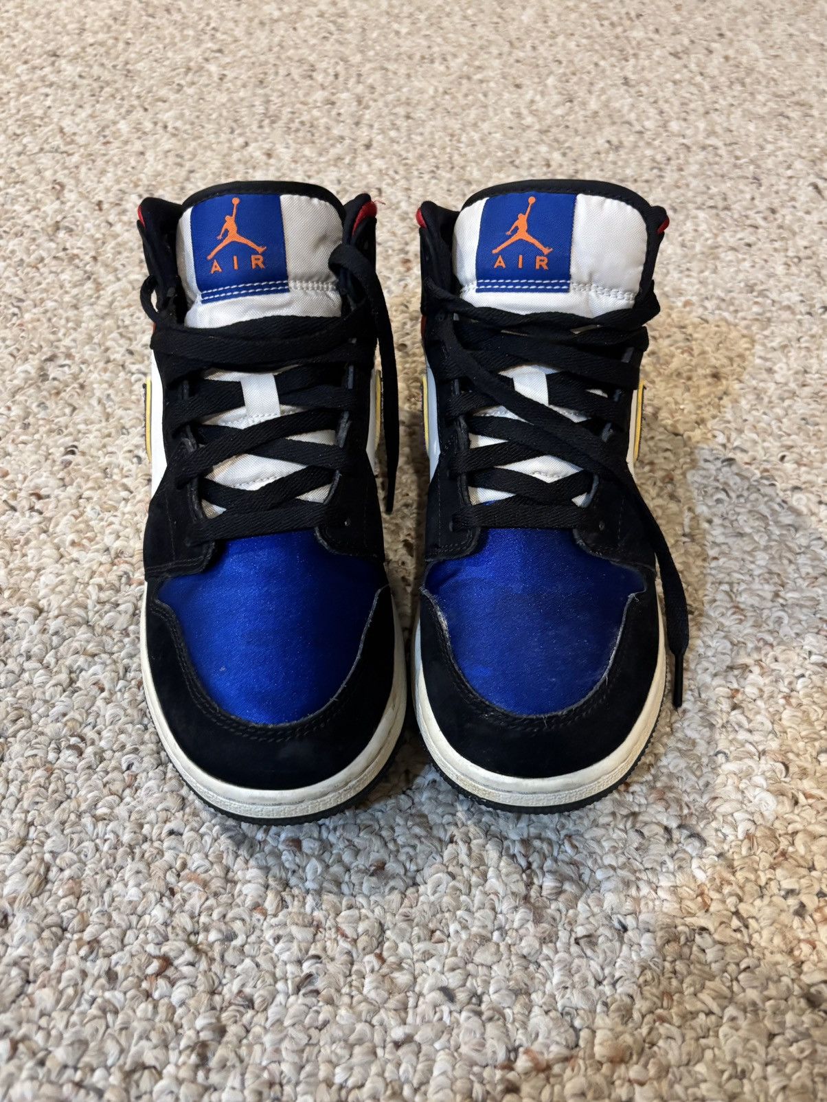 Nike Jordan 1 Mid Size US 6.5 / EU 39-40 - 3 Thumbnail