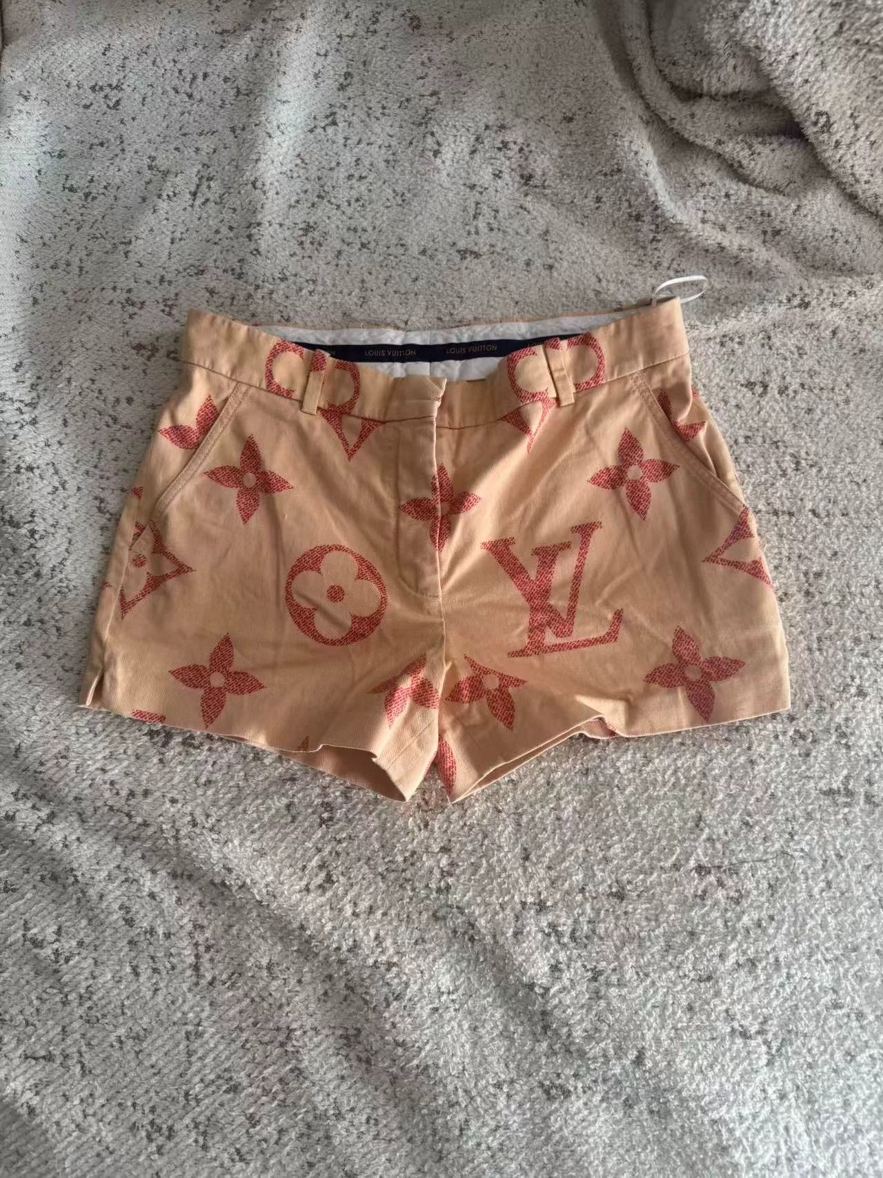 Louis Vuitton LV Monogram Short 38 Near Mint Size 27" / US 4 / IT 40 - 1 Thumbnail