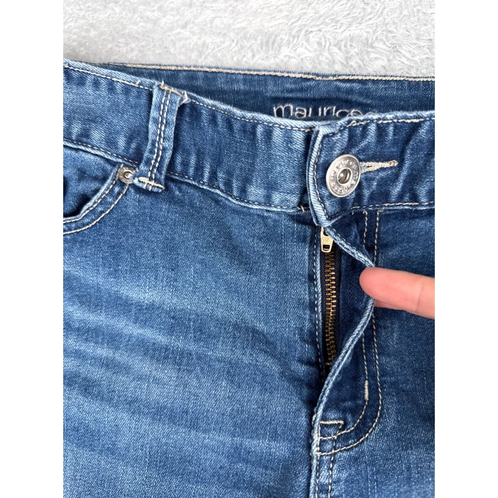 Vintage Maurices Jeans Capri Womens 29x22 Mid Rise Blue Denim Distressed 5-Pocket Regular Cotton Blend Capris 9" Rise Maurices Jeans Size 30" / US 8 / IT 44 - 5 Thumbnail