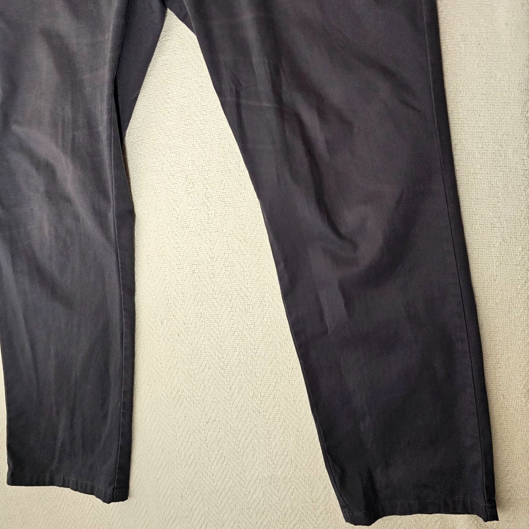 Jos. A. Bank Jos. A. Bank Pants Chino 36x29 Men Gray Flat Front Straight Leg Comfort Easy Care Vintage? No (omit) Regular 29 Inseam Pants Mens Gray Size US 36 / EU 52 - 2 Thumbnail