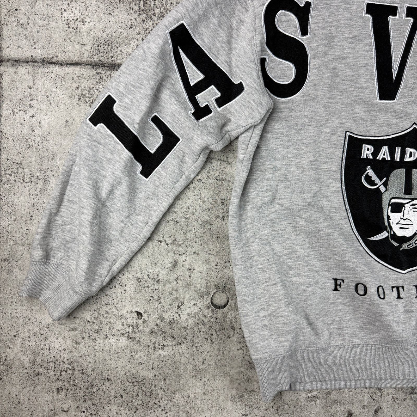 Japanese Brand × NFL Las Vegas Raider Spell Out Patch Logo Sweatshirt Size Small Size US S / EU 44-46 / 1 - 5 Thumbnail