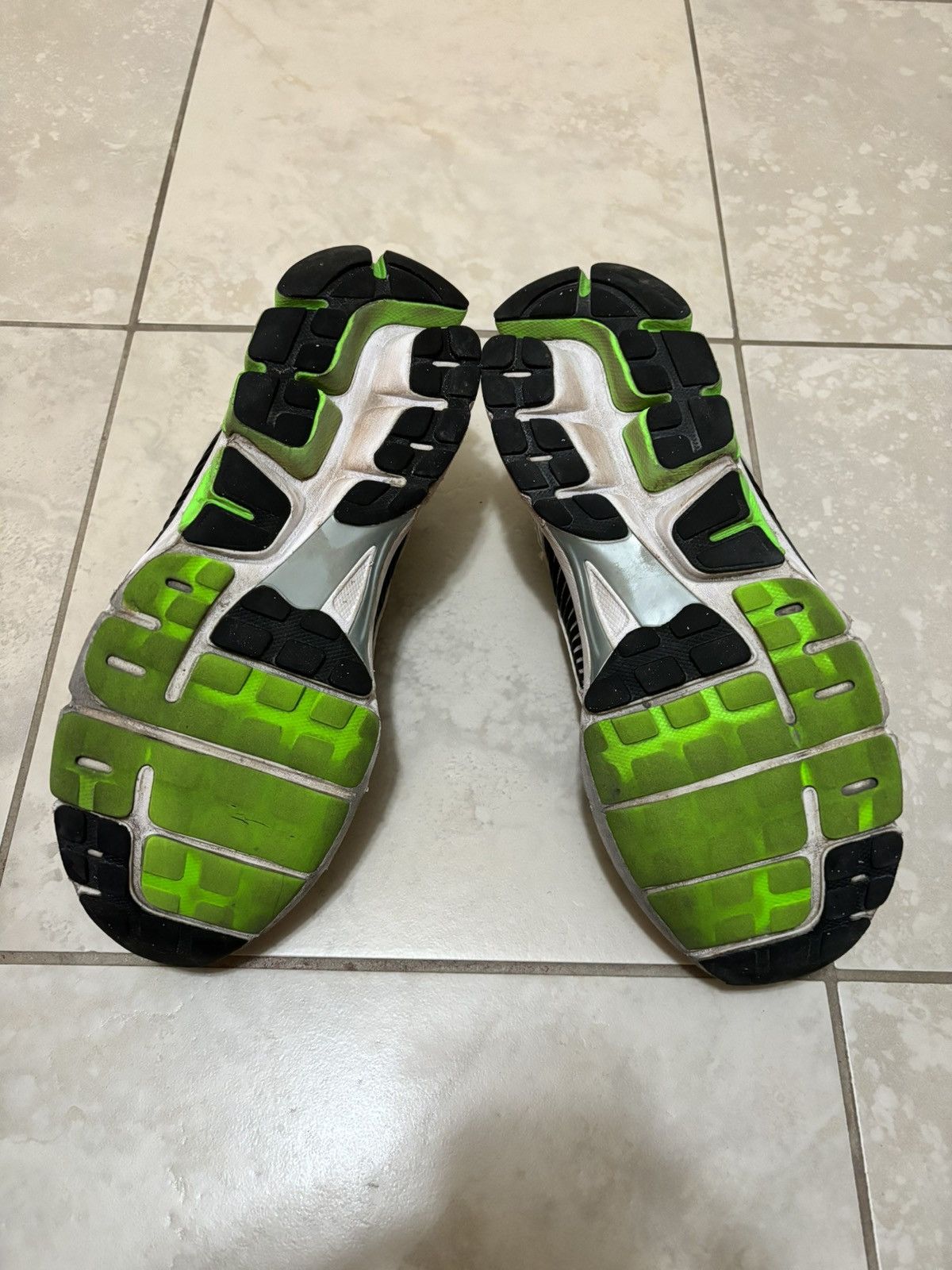 Nike Rare Nike Zoom Vomero 5 Electric Green Black Size 9 Size US 9 / EU 42 - 16 Thumbnail
