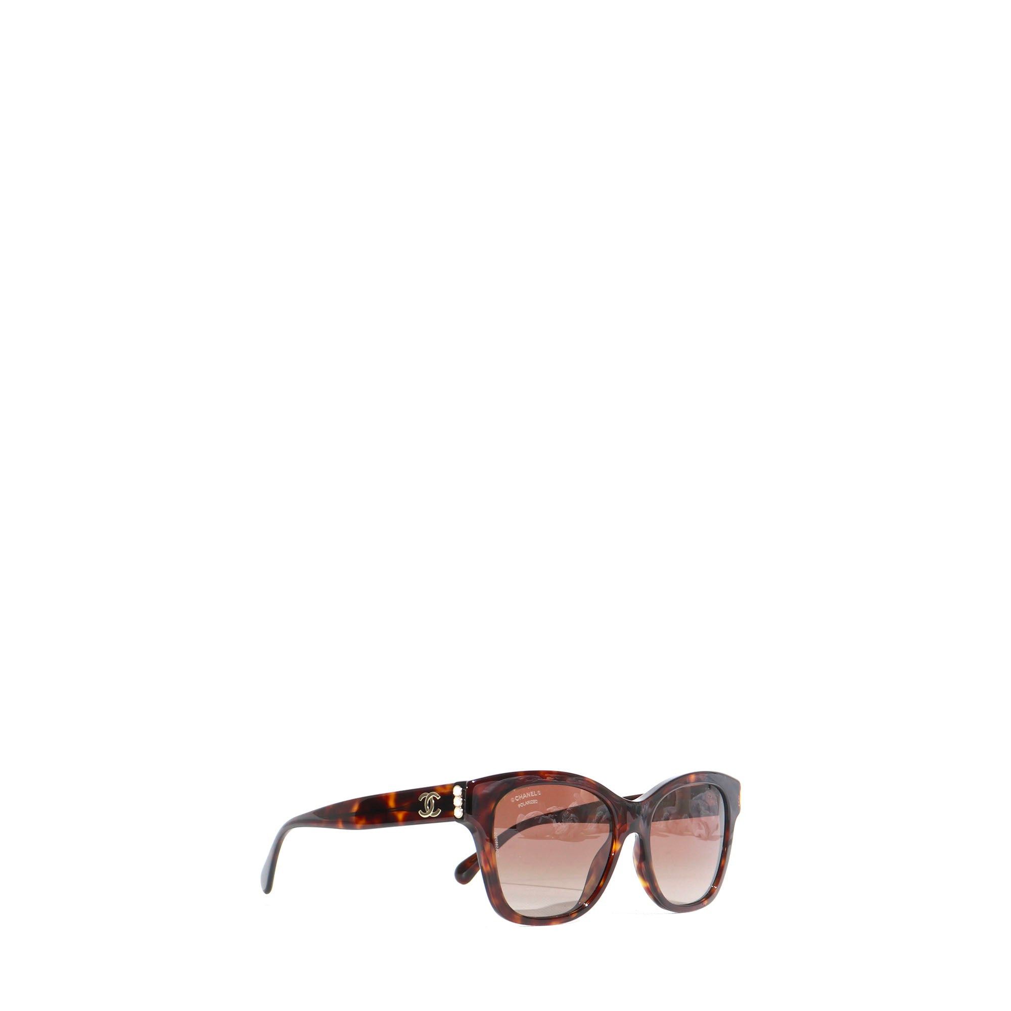 CHANEL - CC sunglasses with tortoiseshell pattern