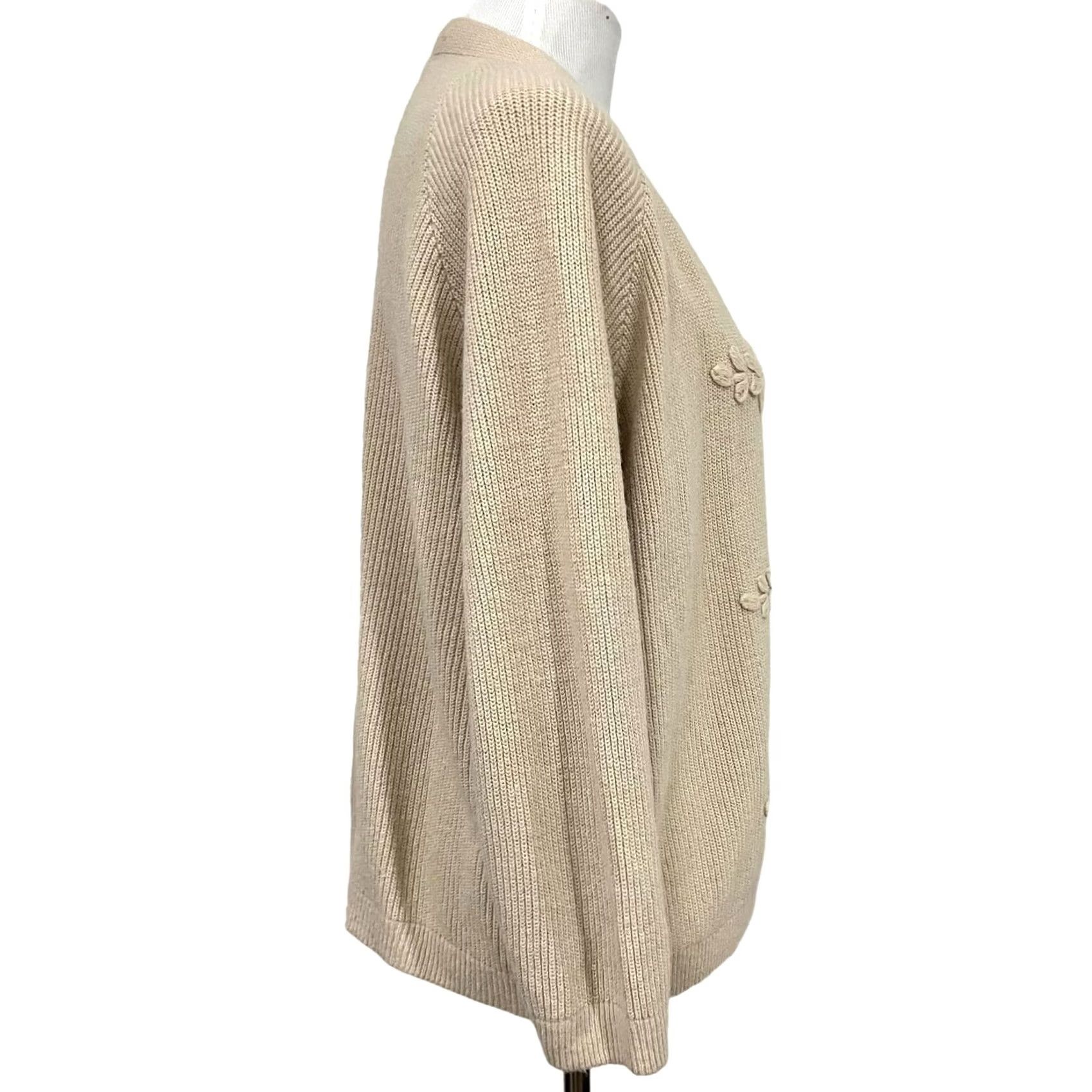 Vintage VINTAGE Rosalee Cardigan Sweater Women Beige Flowers 24" Chest 22" Length 13.5" Sleeve M Adults Womens Size M / US 6-8 / IT 42-44 - 6 Thumbnail